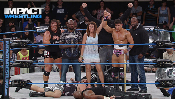 Dixie Carter (center). Photo Credit: IMPACT Wrestling.